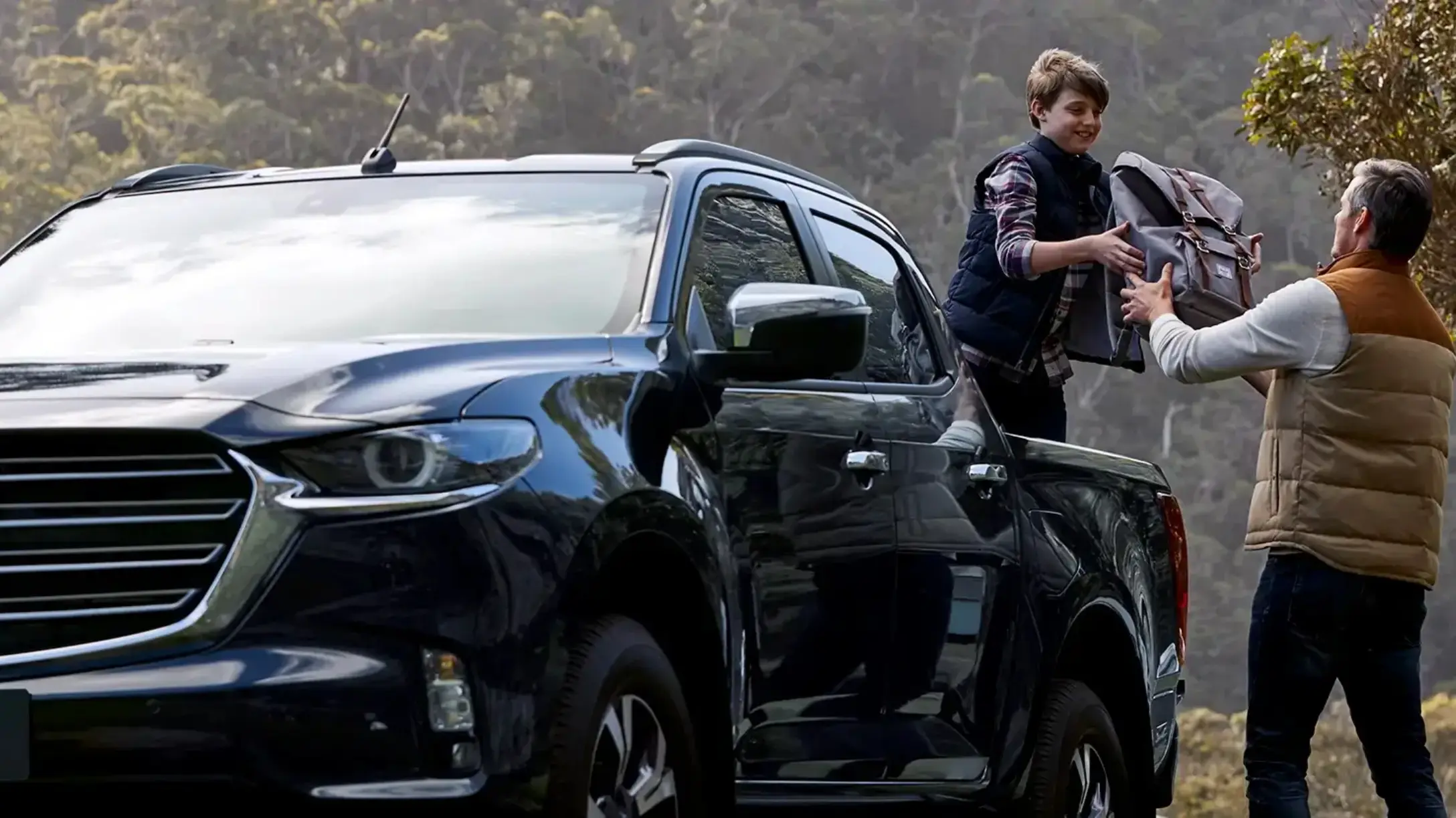 Camioneta Mazda BT-50 en una carretera